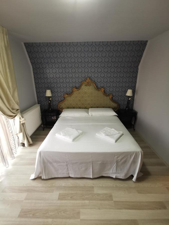 Vila Deal Sacele Exterior photo