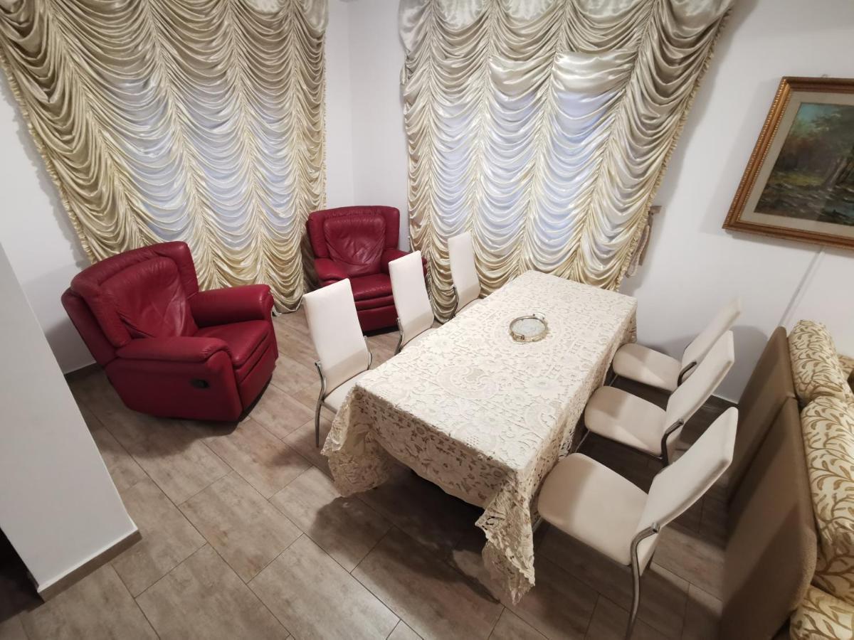 Vila Deal Sacele Exterior photo