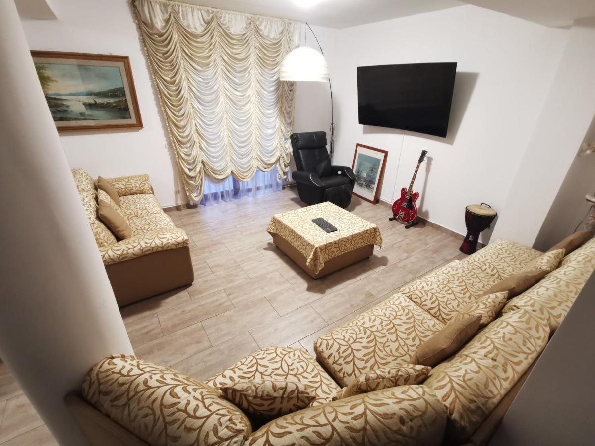 Vila Deal Sacele Exterior photo