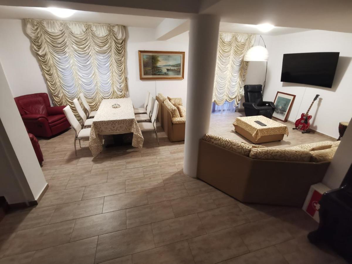 Vila Deal Sacele Exterior photo