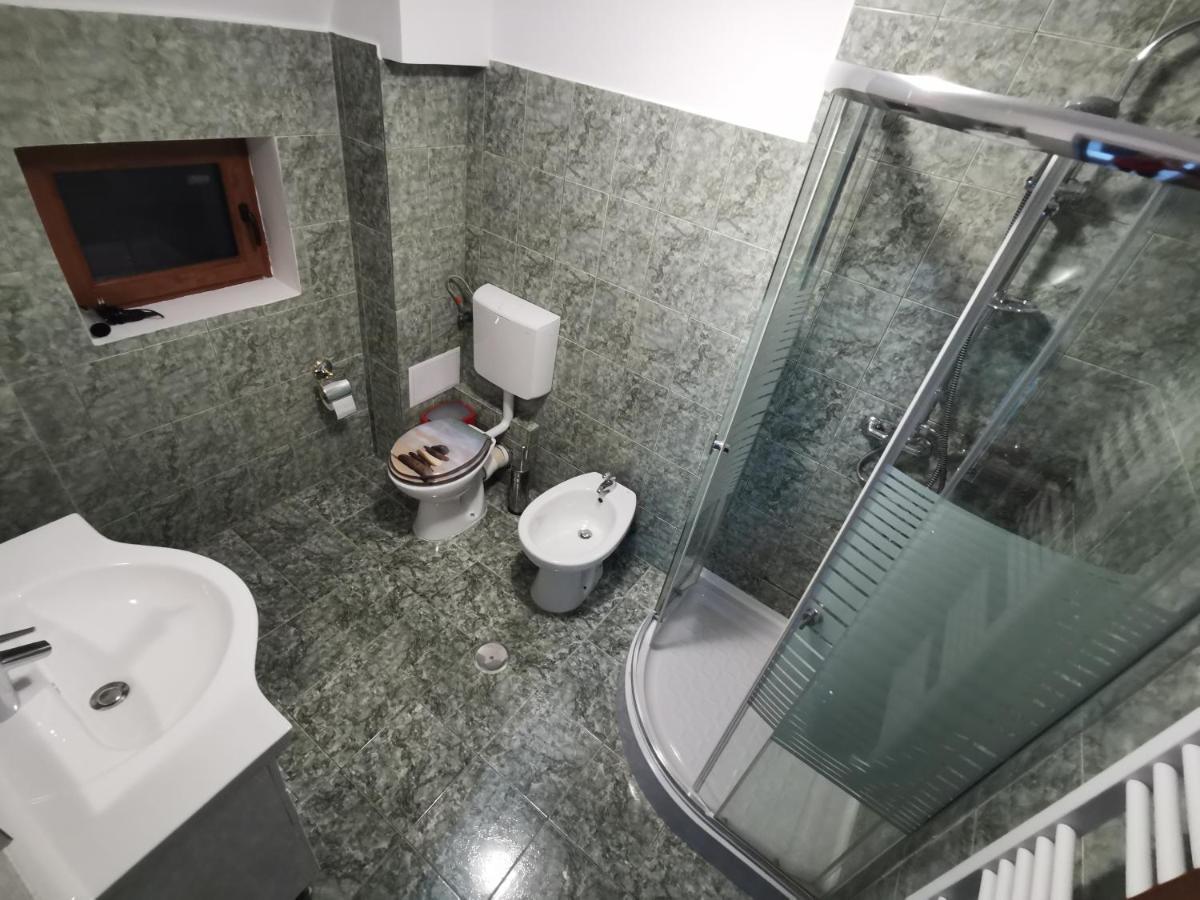 Vila Deal Sacele Exterior photo