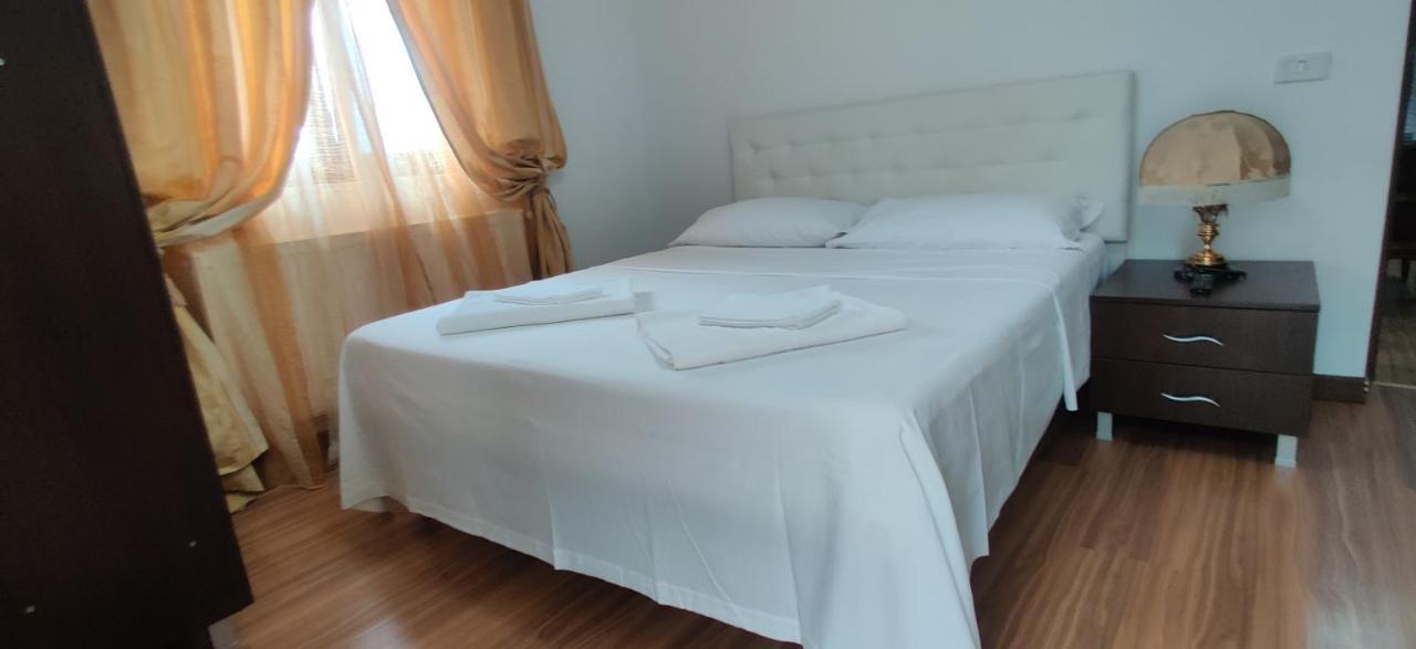 Vila Deal Sacele Exterior photo