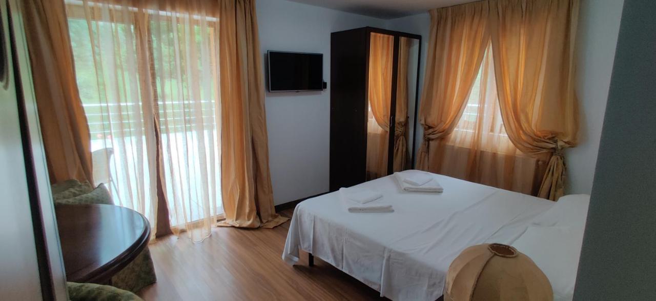 Vila Deal Sacele Exterior photo