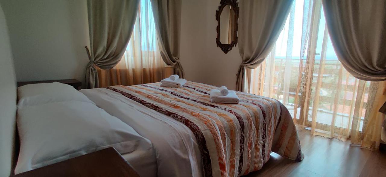 Vila Deal Sacele Exterior photo