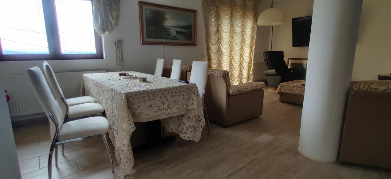 Vila Deal Sacele Exterior photo