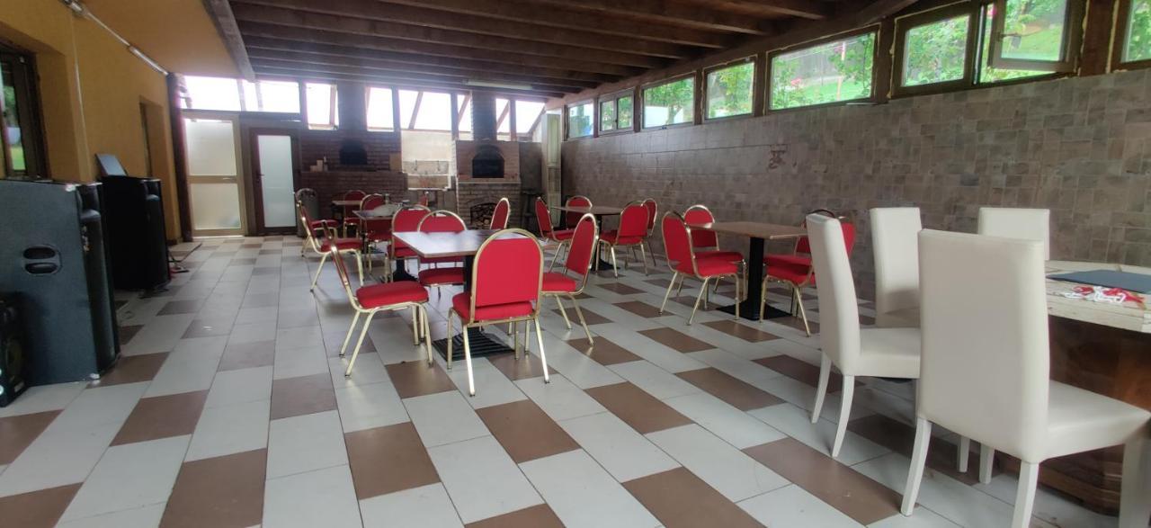 Vila Deal Sacele Exterior photo