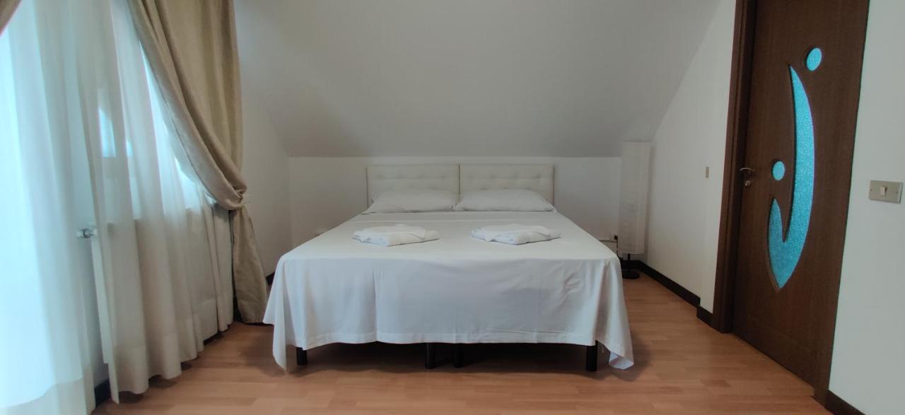 Vila Deal Sacele Exterior photo