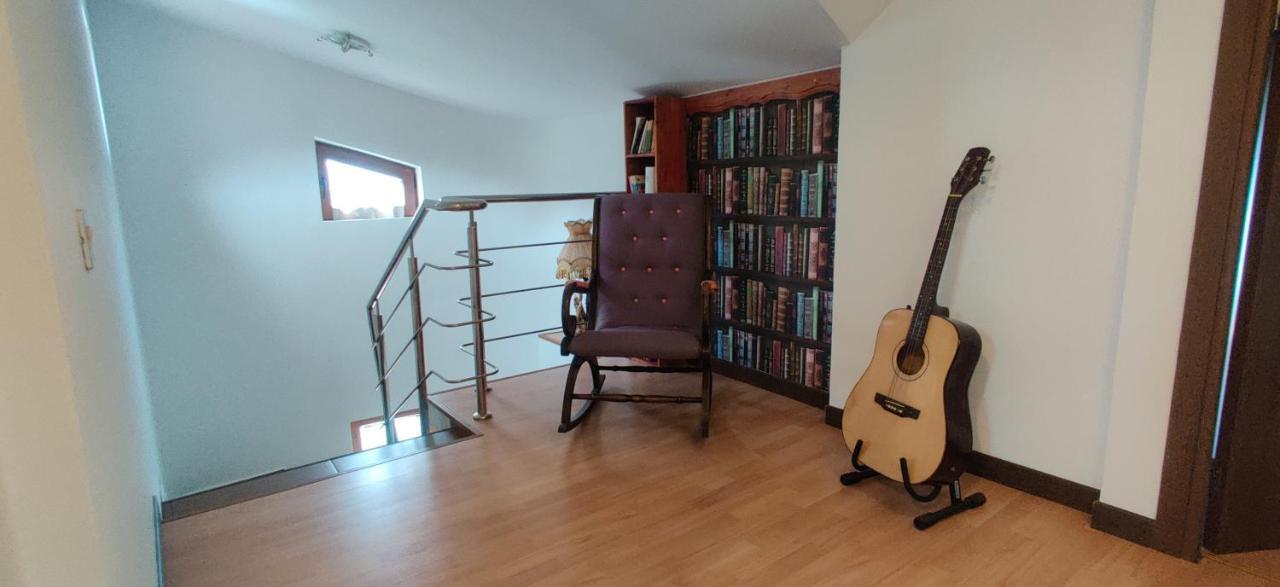 Vila Deal Sacele Exterior photo